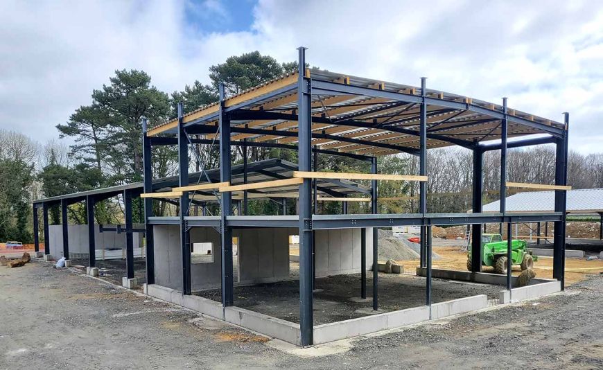 vue du début des travaux d'un bâtiment de stockage et des bureaux réalisés par GF-bati