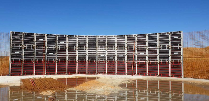 Vue du coffrage pour construction  d'une grande fosse