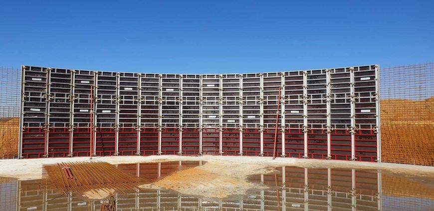 Vue du coffrage pour construction d'une grande fosse